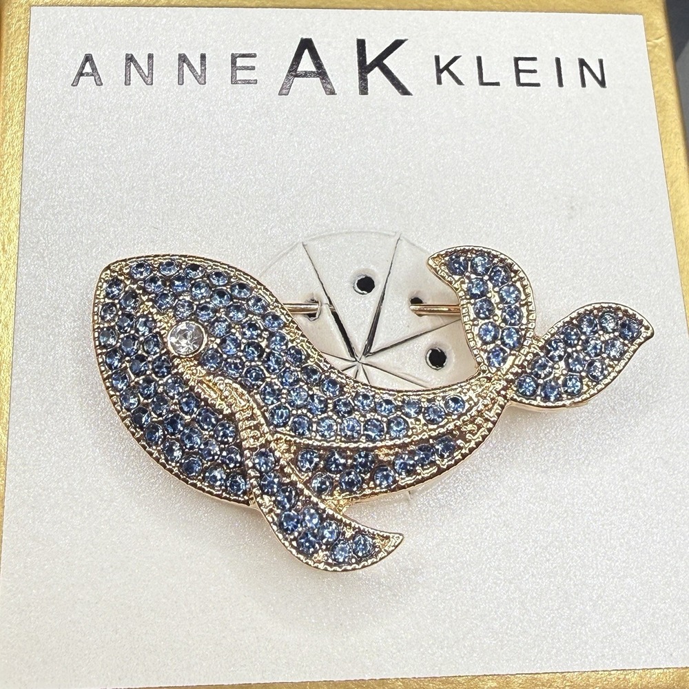 Anne Klein AK Gold Tone Whale Blue Rhinestone Brooch Pin Open‎ Box